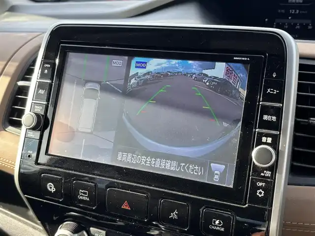 日産 セレナ e－パワー ハイウェイスター V 大分県 2018(平30)年 5.8万km ミントホワイトP ・純正ナビ(DVD/CD/BT/SD)/・アラウンドビューモニター/・フリップダウンモニター/・両側パワースライドドア/・エマージェンシーブレーキ/・コーナーセンサー/・ドライブレコーダー/・ETC/・デジタルインナーミラー/・ブラウンハーフレザー/・ステアリングリモコン/・ステアリングヒーター/・クルーズコントロール/・シートヒーター/・スマートキー/・純正アルミホイール