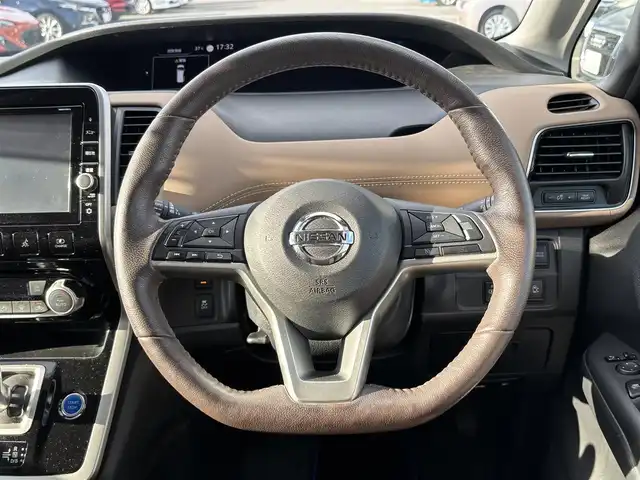 日産 セレナ e－パワー ハイウェイスター V 大分県 2018(平30)年 5.8万km ミントホワイトP ・純正ナビ(DVD/CD/BT/SD)/・アラウンドビューモニター/・フリップダウンモニター/・両側パワースライドドア/・エマージェンシーブレーキ/・コーナーセンサー/・ドライブレコーダー/・ETC/・デジタルインナーミラー/・ブラウンハーフレザー/・ステアリングリモコン/・ステアリングヒーター/・クルーズコントロール/・シートヒーター/・スマートキー/・純正アルミホイール