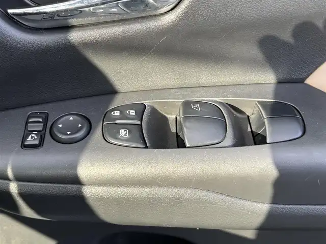 日産 セレナ e－パワー ハイウェイスター V 大分県 2018(平30)年 5.8万km ミントホワイトP ・純正ナビ(DVD/CD/BT/SD)/・アラウンドビューモニター/・フリップダウンモニター/・両側パワースライドドア/・エマージェンシーブレーキ/・コーナーセンサー/・ドライブレコーダー/・ETC/・デジタルインナーミラー/・ブラウンハーフレザー/・ステアリングリモコン/・ステアリングヒーター/・クルーズコントロール/・シートヒーター/・スマートキー/・純正アルミホイール