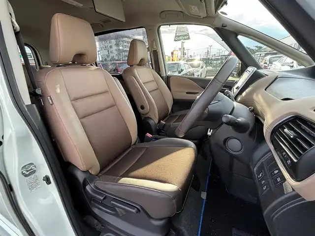 日産 セレナ e－パワー ハイウェイスター V 大分県 2018(平30)年 5.8万km ミントホワイトP ・純正ナビ(DVD/CD/BT/SD)/・アラウンドビューモニター/・フリップダウンモニター/・両側パワースライドドア/・エマージェンシーブレーキ/・コーナーセンサー/・ドライブレコーダー/・ETC/・デジタルインナーミラー/・ブラウンハーフレザー/・ステアリングリモコン/・ステアリングヒーター/・クルーズコントロール/・シートヒーター/・スマートキー/・純正アルミホイール