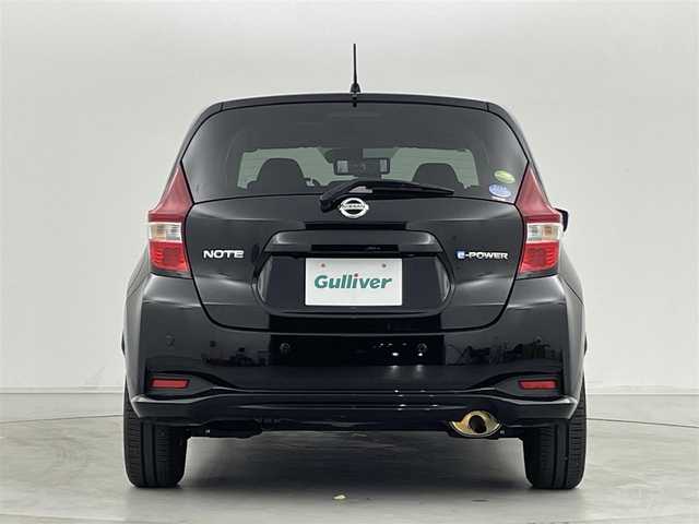 日産 ノート e－パワー X 群馬県 2017(平29)年 4.6万km スーパーブラック 純正7インチナビ（Bluetooth/フルセグ/SD/CD/DVD/USB）　インテリジェントアラウンドビューモニター　デジタルインナーミラー　前後方向ドライブレコーダー　ETC　LEDヘッドライト　プッシュスタート　スマートキー　オートライト　オートエアコン　レーンキープアシスト　純正フロアマット