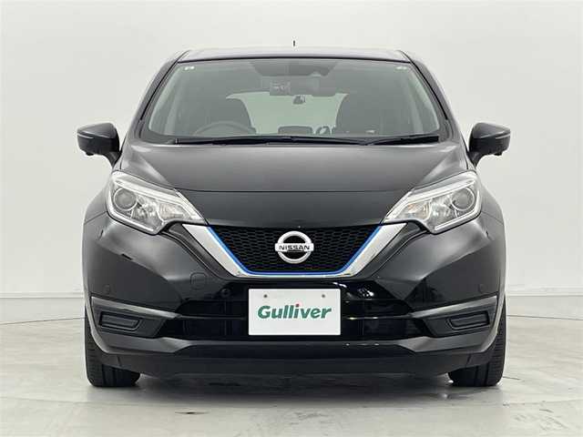日産 ノート e－パワー X 群馬県 2017(平29)年 4.6万km スーパーブラック 純正7インチナビ（Bluetooth/フルセグ/SD/CD/DVD/USB）　インテリジェントアラウンドビューモニター　デジタルインナーミラー　前後方向ドライブレコーダー　ETC　LEDヘッドライト　プッシュスタート　スマートキー　オートライト　オートエアコン　レーンキープアシスト　純正フロアマット