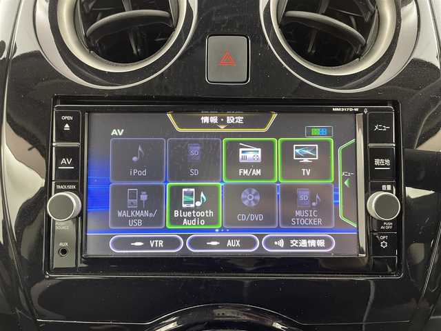 日産 ノート e－パワー X 群馬県 2017(平29)年 4.6万km スーパーブラック 純正7インチナビ（Bluetooth/フルセグ/SD/CD/DVD/USB）　インテリジェントアラウンドビューモニター　デジタルインナーミラー　前後方向ドライブレコーダー　ETC　LEDヘッドライト　プッシュスタート　スマートキー　オートライト　オートエアコン　レーンキープアシスト　純正フロアマット