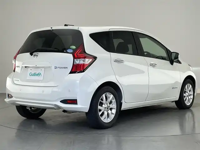 日産 ノート e－パワー メダリスト 愛知県 2018(平30)年 1.5万km ブリリアントホワイトパール 純正ナビ　茶ハーフレザー　禁煙車　追従クルコン　エマージェンシーブレーキ　ＬＥＤオートライト　レーンキープ　コーナーセンサー　Ｂｌｕｅｔｏｏｔｈ　バックカメラ　衝突軽減　プッシュスタート　スマートキー