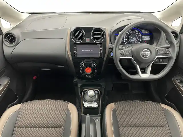 日産 ノート e－パワー メダリスト 愛知県 2018(平30)年 1.5万km ブリリアントホワイトパール 純正ナビ　茶ハーフレザー　禁煙車　追従クルコン　エマージェンシーブレーキ　ＬＥＤオートライト　レーンキープ　コーナーセンサー　Ｂｌｕｅｔｏｏｔｈ　バックカメラ　衝突軽減　プッシュスタート　スマートキー