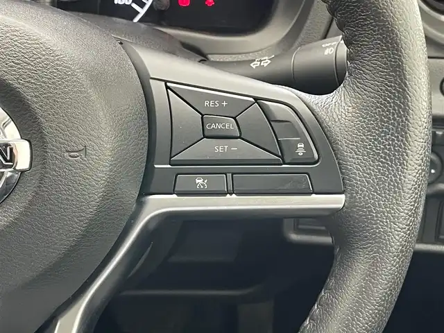 日産 ノート e－パワー メダリスト 愛知県 2018(平30)年 1.5万km ブリリアントホワイトパール 純正ナビ　茶ハーフレザー　禁煙車　追従クルコン　エマージェンシーブレーキ　ＬＥＤオートライト　レーンキープ　コーナーセンサー　Ｂｌｕｅｔｏｏｔｈ　バックカメラ　衝突軽減　プッシュスタート　スマートキー