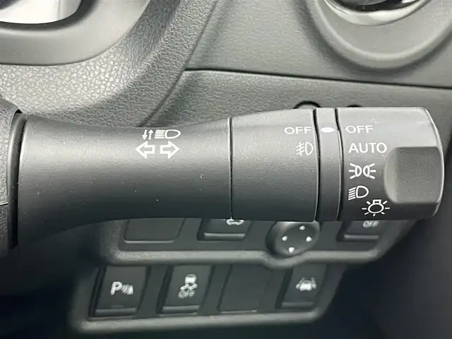 日産 ノート e－パワー メダリスト 愛知県 2018(平30)年 1.5万km ブリリアントホワイトパール 純正ナビ　茶ハーフレザー　禁煙車　追従クルコン　エマージェンシーブレーキ　ＬＥＤオートライト　レーンキープ　コーナーセンサー　Ｂｌｕｅｔｏｏｔｈ　バックカメラ　衝突軽減　プッシュスタート　スマートキー