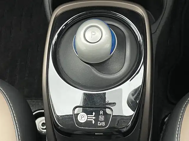 日産 ノート e－パワー メダリスト 愛知県 2018(平30)年 1.5万km ブリリアントホワイトパール 純正ナビ　茶ハーフレザー　禁煙車　追従クルコン　エマージェンシーブレーキ　ＬＥＤオートライト　レーンキープ　コーナーセンサー　Ｂｌｕｅｔｏｏｔｈ　バックカメラ　衝突軽減　プッシュスタート　スマートキー