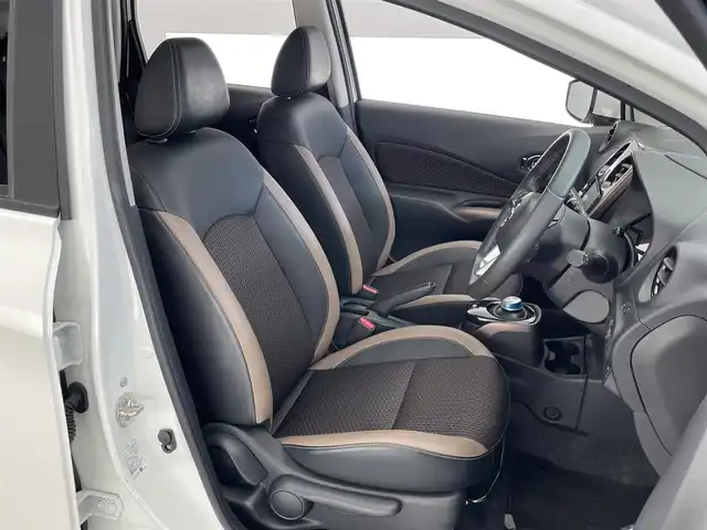 日産 ノート e－パワー メダリスト 愛知県 2018(平30)年 1.5万km ブリリアントホワイトパール 純正ナビ　茶ハーフレザー　禁煙車　追従クルコン　エマージェンシーブレーキ　ＬＥＤオートライト　レーンキープ　コーナーセンサー　Ｂｌｕｅｔｏｏｔｈ　バックカメラ　衝突軽減　プッシュスタート　スマートキー