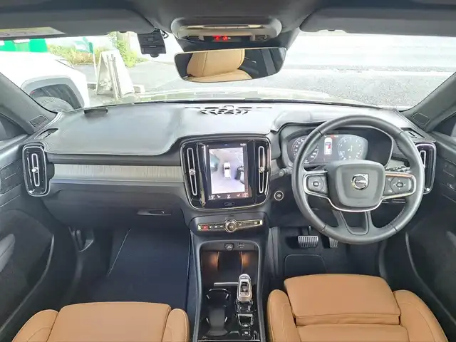 ボルボ ＸＣ４０ B4 AWD インスクリプション 大阪府 2020(令2)年 3.8万km ぺブルグレー /禁煙車//純正9インチディスプレイナビ/・FM・AM・BT・フルセグTV・Applecarplay・AndroidAuto//ハーマンカードンサウンド//アンバーレザーシート//前席シートヒーター・パワーシート//全方位カメラ//ハンズフリーパワーテールゲート//置くだけ充電//オレフォス社製クリスタルシフトノブ//ルーフレール//アイドリングストップ//BLIS(ブラインスポットアシスト)//LKA//パークアシスト//ETC2.0//LEDヘッドライト//ディーラーオプション360度＆後方ドラレコ//保証書//取扱説明書//スペアキー
