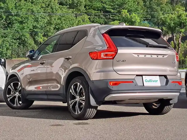 ボルボ ＸＣ４０ B4 AWD インスクリプション 大阪府 2020(令2)年 3.8万km ぺブルグレー /禁煙車//純正9インチディスプレイナビ/・FM・AM・BT・フルセグTV・Applecarplay・AndroidAuto//ハーマンカードンサウンド//アンバーレザーシート//前席シートヒーター・パワーシート//全方位カメラ//ハンズフリーパワーテールゲート//置くだけ充電//オレフォス社製クリスタルシフトノブ//ルーフレール//アイドリングストップ//BLIS(ブラインスポットアシスト)//LKA//パークアシスト//ETC2.0//LEDヘッドライト//ディーラーオプション360度＆後方ドラレコ//保証書//取扱説明書//スペアキー