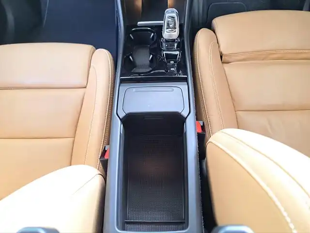 ボルボ ＸＣ４０ B4 AWD インスクリプション 大阪府 2020(令2)年 3.8万km ぺブルグレー /禁煙車//純正9インチディスプレイナビ/・FM・AM・BT・フルセグTV・Applecarplay・AndroidAuto//ハーマンカードンサウンド//アンバーレザーシート//前席シートヒーター・パワーシート//全方位カメラ//ハンズフリーパワーテールゲート//置くだけ充電//オレフォス社製クリスタルシフトノブ//ルーフレール//アイドリングストップ//BLIS(ブラインスポットアシスト)//LKA//パークアシスト//ETC2.0//LEDヘッドライト//ディーラーオプション360度＆後方ドラレコ//保証書//取扱説明書//スペアキー