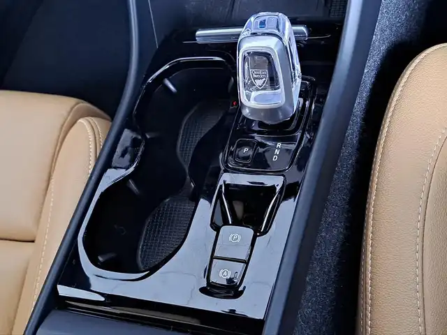 ボルボ ＸＣ４０ B4 AWD インスクリプション 大阪府 2020(令2)年 3.8万km ぺブルグレー /禁煙車//純正9インチディスプレイナビ/・FM・AM・BT・フルセグTV・Applecarplay・AndroidAuto//ハーマンカードンサウンド//アンバーレザーシート//前席シートヒーター・パワーシート//全方位カメラ//ハンズフリーパワーテールゲート//置くだけ充電//オレフォス社製クリスタルシフトノブ//ルーフレール//アイドリングストップ//BLIS(ブラインスポットアシスト)//LKA//パークアシスト//ETC2.0//LEDヘッドライト//ディーラーオプション360度＆後方ドラレコ//保証書//取扱説明書//スペアキー