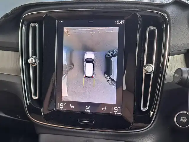 ボルボ ＸＣ４０ B4 AWD インスクリプション 大阪府 2020(令2)年 3.8万km ぺブルグレー /禁煙車//純正9インチディスプレイナビ/・FM・AM・BT・フルセグTV・Applecarplay・AndroidAuto//ハーマンカードンサウンド//アンバーレザーシート//前席シートヒーター・パワーシート//全方位カメラ//ハンズフリーパワーテールゲート//置くだけ充電//オレフォス社製クリスタルシフトノブ//ルーフレール//アイドリングストップ//BLIS(ブラインスポットアシスト)//LKA//パークアシスト//ETC2.0//LEDヘッドライト//ディーラーオプション360度＆後方ドラレコ//保証書//取扱説明書//スペアキー