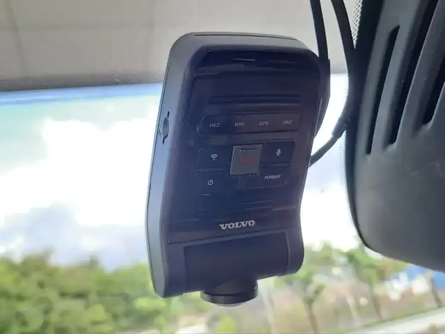 ボルボ ＸＣ４０ B4 AWD インスクリプション 大阪府 2020(令2)年 3.8万km ぺブルグレー /禁煙車//純正9インチディスプレイナビ/・FM・AM・BT・フルセグTV・Applecarplay・AndroidAuto//ハーマンカードンサウンド//アンバーレザーシート//前席シートヒーター・パワーシート//全方位カメラ//ハンズフリーパワーテールゲート//置くだけ充電//オレフォス社製クリスタルシフトノブ//ルーフレール//アイドリングストップ//BLIS(ブラインスポットアシスト)//LKA//パークアシスト//ETC2.0//LEDヘッドライト//ディーラーオプション360度＆後方ドラレコ//保証書//取扱説明書//スペアキー