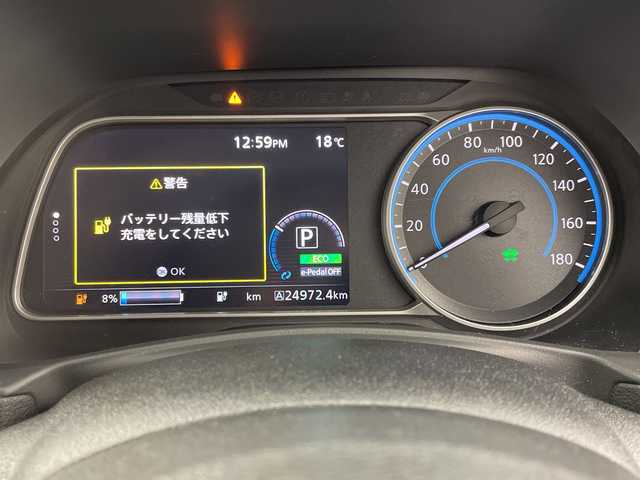 日産 リーフ X 10万台記念車 岐阜県 2018(平30)年 5.9万km ブリリアントホワイトパール プロパイロット/純正ナビ/(AM/FM/CD/BT/USB/フルセグ/AUX)/バックカメラ/純正ドライブレコーダー/ビルトインETC/ブラインドスポットモニター/ステアリングヒーター/全席シートヒーター/ステアリングリモコン/電動パーキングブレーキ/TVキャンセラー/クリアランスソナー/皮巻ステアリング/プッシュスタート/LEDオートライト/e-pedal/充電ケーブル/純正フロアマット/純正17インチAW/サイドバイザー/スマートキー/スペアキー