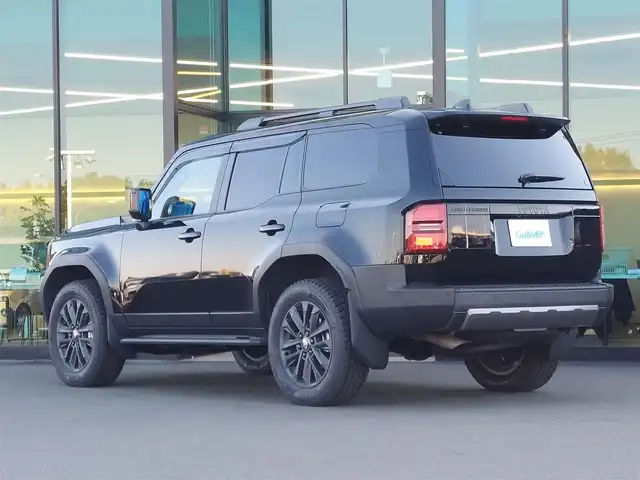 トヨタ ランドクルーザー ２５０ ZX 東京都 2024(令6)年 0.8万km ブラック ワンオーナー/ムーンルーフ/バグガード/メーカーＤＡナビ/フルセグTV/ＪＢＬプレミアムサウンド/パノラミックビューモニター/デジタルインナーミラー/ワイヤレス充電器/ビルトインＥＴＣ２．０/トヨタセーフティセンス/レーダークルーズコントロール/コーナーセンサー/プリクラッシュセーフティ/レーンキープアシスト/ブラインドスポットモニター/アクセル踏み間違い防止/ヒルディセントコントロール/ヘッドアップディスプレイ/パドルシフト/レザーシート/パワーシート/シートヒーター/ベンチレーション/ステアリングヒーター/パワーバックドア/ルーフレール/純正２０インチアルミホイール/ＬＥＤヘッドライト/純正エンジンスターター