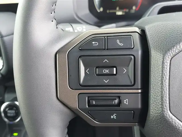 トヨタ ランドクルーザー ２５０ ZX 東京都 2024(令6)年 0.8万km ブラック ワンオーナー/ムーンルーフ/バグガード/メーカーＤＡナビ/フルセグTV/ＪＢＬプレミアムサウンド/パノラミックビューモニター/デジタルインナーミラー/ワイヤレス充電器/ビルトインＥＴＣ２．０/トヨタセーフティセンス/レーダークルーズコントロール/コーナーセンサー/プリクラッシュセーフティ/レーンキープアシスト/ブラインドスポットモニター/アクセル踏み間違い防止/ヒルディセントコントロール/ヘッドアップディスプレイ/パドルシフト/レザーシート/パワーシート/シートヒーター/ベンチレーション/ステアリングヒーター/パワーバックドア/ルーフレール/純正２０インチアルミホイール/ＬＥＤヘッドライト/純正エンジンスターター