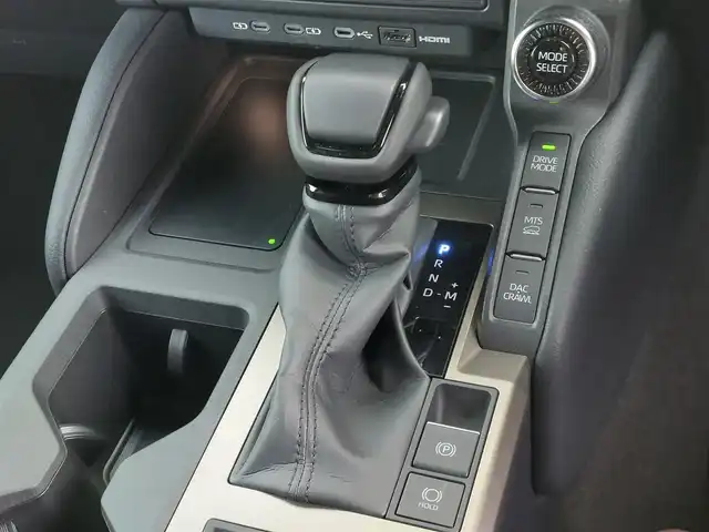 トヨタ ランドクルーザー ２５０ ZX 東京都 2024(令6)年 0.8万km ブラック ワンオーナー/ムーンルーフ/バグガード/メーカーＤＡナビ/フルセグTV/ＪＢＬプレミアムサウンド/パノラミックビューモニター/デジタルインナーミラー/ワイヤレス充電器/ビルトインＥＴＣ２．０/トヨタセーフティセンス/レーダークルーズコントロール/コーナーセンサー/プリクラッシュセーフティ/レーンキープアシスト/ブラインドスポットモニター/アクセル踏み間違い防止/ヒルディセントコントロール/ヘッドアップディスプレイ/パドルシフト/レザーシート/パワーシート/シートヒーター/ベンチレーション/ステアリングヒーター/パワーバックドア/ルーフレール/純正２０インチアルミホイール/ＬＥＤヘッドライト/純正エンジンスターター