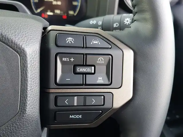 トヨタ ランドクルーザー ２５０ ZX 東京都 2024(令6)年 0.8万km ブラック ワンオーナー/ムーンルーフ/バグガード/メーカーＤＡナビ/フルセグTV/ＪＢＬプレミアムサウンド/パノラミックビューモニター/デジタルインナーミラー/ワイヤレス充電器/ビルトインＥＴＣ２．０/トヨタセーフティセンス/レーダークルーズコントロール/コーナーセンサー/プリクラッシュセーフティ/レーンキープアシスト/ブラインドスポットモニター/アクセル踏み間違い防止/ヒルディセントコントロール/ヘッドアップディスプレイ/パドルシフト/レザーシート/パワーシート/シートヒーター/ベンチレーション/ステアリングヒーター/パワーバックドア/ルーフレール/純正２０インチアルミホイール/ＬＥＤヘッドライト/純正エンジンスターター