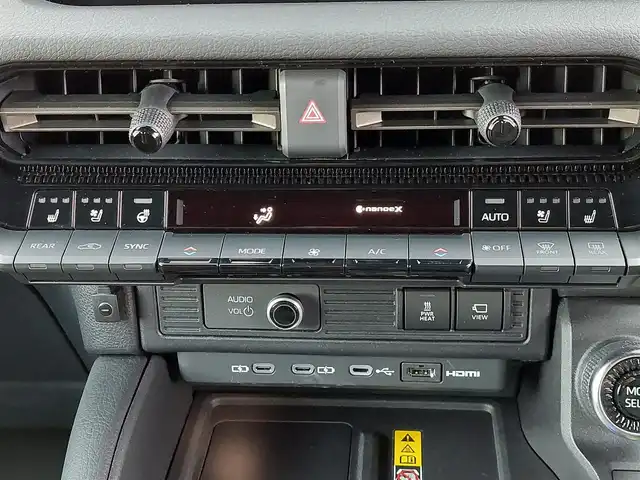 トヨタ ランドクルーザー ２５０ ZX 東京都 2024(令6)年 0.8万km ブラック ワンオーナー/ムーンルーフ/バグガード/メーカーＤＡナビ/フルセグTV/ＪＢＬプレミアムサウンド/パノラミックビューモニター/デジタルインナーミラー/ワイヤレス充電器/ビルトインＥＴＣ２．０/トヨタセーフティセンス/レーダークルーズコントロール/コーナーセンサー/プリクラッシュセーフティ/レーンキープアシスト/ブラインドスポットモニター/アクセル踏み間違い防止/ヒルディセントコントロール/ヘッドアップディスプレイ/パドルシフト/レザーシート/パワーシート/シートヒーター/ベンチレーション/ステアリングヒーター/パワーバックドア/ルーフレール/純正２０インチアルミホイール/ＬＥＤヘッドライト/純正エンジンスターター