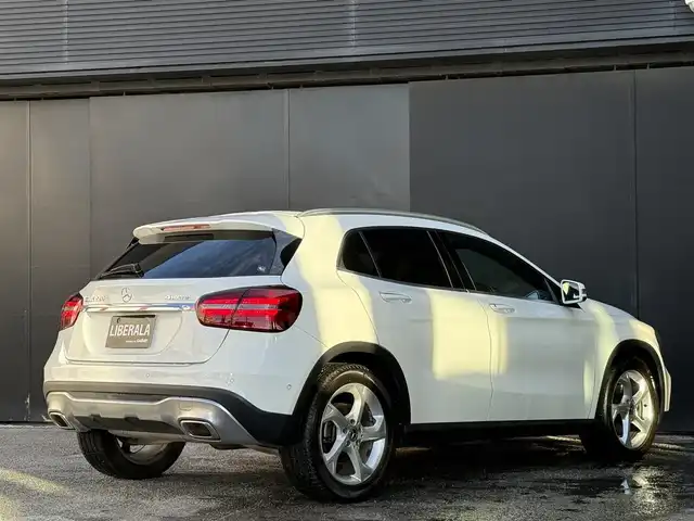 メルセデス・ベンツ ＧＬＡ２２０ 和歌山県 2018(平30)年 5.5万km ポーラホワイト プレミアムパッケージ/SR /黒革 /harman/kardon /純ナビ /Bカメラ /CarPlay /フルセグTV /オートテールゲート /パワーシート /シートヒーター /キーレスゴー /アイドリングストップ /パドルシフト /純18incAW /LEDライト /ETC