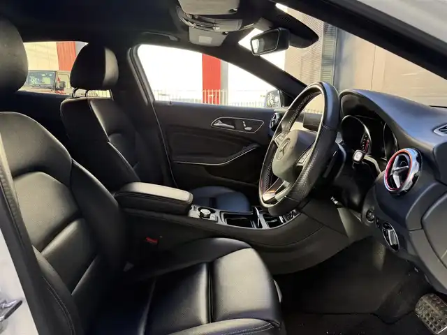 メルセデス・ベンツ ＧＬＡ２２０ 和歌山県 2018(平30)年 5.5万km ポーラホワイト プレミアムパッケージ/SR /黒革 /harman/kardon /純ナビ /Bカメラ /CarPlay /フルセグTV /オートテールゲート /パワーシート /シートヒーター /キーレスゴー /アイドリングストップ /パドルシフト /純18incAW /LEDライト /ETC