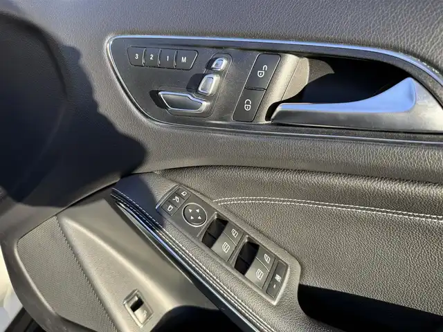 メルセデス・ベンツ ＧＬＡ２２０ 和歌山県 2018(平30)年 5.5万km ポーラホワイト プレミアムパッケージ/SR /黒革 /harman/kardon /純ナビ /Bカメラ /CarPlay /フルセグTV /オートテールゲート /パワーシート /シートヒーター /キーレスゴー /アイドリングストップ /パドルシフト /純18incAW /LEDライト /ETC