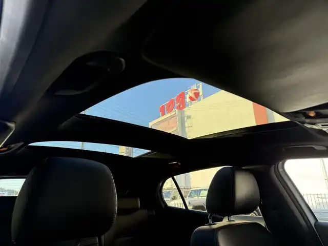 メルセデス・ベンツ ＧＬＡ２２０ 和歌山県 2018(平30)年 5.5万km ポーラホワイト プレミアムパッケージ/SR /黒革 /harman/kardon /純ナビ /Bカメラ /CarPlay /フルセグTV /オートテールゲート /パワーシート /シートヒーター /キーレスゴー /アイドリングストップ /パドルシフト /純18incAW /LEDライト /ETC