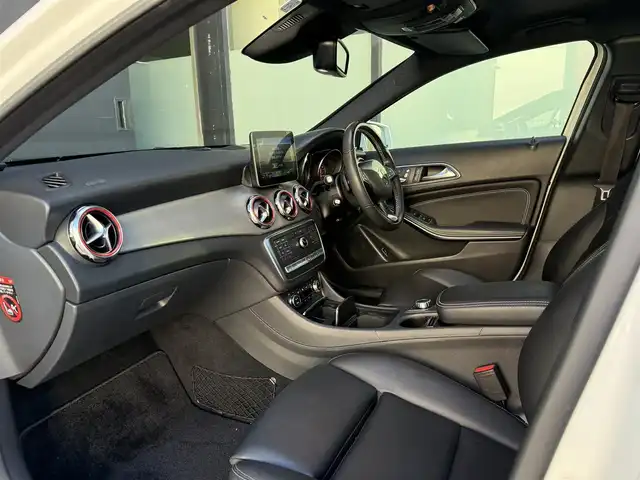 メルセデス・ベンツ ＧＬＡ２２０ 和歌山県 2018(平30)年 5.5万km ポーラホワイト プレミアムパッケージ/SR /黒革 /harman/kardon /純ナビ /Bカメラ /CarPlay /フルセグTV /オートテールゲート /パワーシート /シートヒーター /キーレスゴー /アイドリングストップ /パドルシフト /純18incAW /LEDライト /ETC