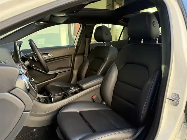 メルセデス・ベンツ ＧＬＡ２２０ 和歌山県 2018(平30)年 5.5万km ポーラホワイト プレミアムパッケージ/SR /黒革 /harman/kardon /純ナビ /Bカメラ /CarPlay /フルセグTV /オートテールゲート /パワーシート /シートヒーター /キーレスゴー /アイドリングストップ /パドルシフト /純18incAW /LEDライト /ETC