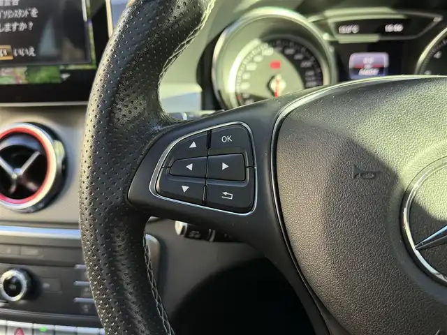 メルセデス・ベンツ ＧＬＡ２２０ 和歌山県 2018(平30)年 5.5万km ポーラホワイト プレミアムパッケージ/SR /黒革 /harman/kardon /純ナビ /Bカメラ /CarPlay /フルセグTV /オートテールゲート /パワーシート /シートヒーター /キーレスゴー /アイドリングストップ /パドルシフト /純18incAW /LEDライト /ETC