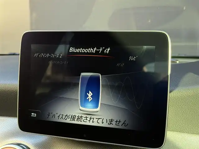 メルセデス・ベンツ ＧＬＡ２２０ 和歌山県 2018(平30)年 5.5万km ポーラホワイト プレミアムパッケージ/SR /黒革 /harman/kardon /純ナビ /Bカメラ /CarPlay /フルセグTV /オートテールゲート /パワーシート /シートヒーター /キーレスゴー /アイドリングストップ /パドルシフト /純18incAW /LEDライト /ETC