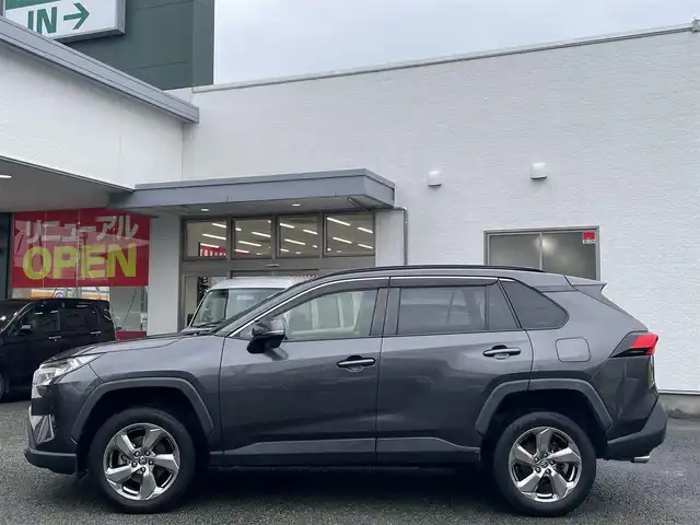 トヨタ ＲＡＶ４ X 熊本県 2020(令2)年 6.5万km グレーメタリック ワンオーナー/サンルーフ/インチアップ車/純正SDナビ（NSZT-Y68T）/【フルセグTV/Bluetooth/HDMI/CD/DVD】/バックカメラ/クルーズコントロール/プリクラッシュセーフティ/パーキングサポートブレーキ/パーキングセンサー/オートハイビーム/車線維持支援/横滑り防止機能/電子パーキング/オートホールド/MTモード/純正18インチアルミホイール/RAV4アルミ製ペダル/ステアリングスイッチ/ETC/前後ドライブレコーダー/スペアキー/純正フロアマット/取扱説明書