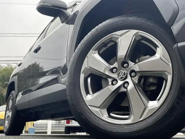 トヨタ ＲＡＶ４ X 熊本県 2020(令2)年 6.5万km グレーメタリック ワンオーナー/サンルーフ/インチアップ車/純正SDナビ（NSZT-Y68T）/【フルセグTV/Bluetooth/HDMI/CD/DVD】/バックカメラ/クルーズコントロール/プリクラッシュセーフティ/パーキングサポートブレーキ/パーキングセンサー/オートハイビーム/車線維持支援/横滑り防止機能/電子パーキング/オートホールド/MTモード/純正18インチアルミホイール/RAV4アルミ製ペダル/ステアリングスイッチ/ETC/前後ドライブレコーダー/スペアキー/純正フロアマット/取扱説明書