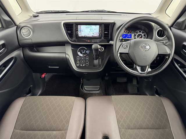 日産 デイズ ルークス HWS X Vセレクション 福岡県 2018(平30)年 2.3万km オーシャンブルーP 純正ナビ（フルセグＴＶ）　/アラウンドビューモニター　/ＥＴＣ　/前方ドライブレコーダー　/コーナーセンサー　/エマージェンシーブレーキ　/レーンキープ　/両側電動スライドドア　/プッシュスタート　/純正１５インチＡＷ