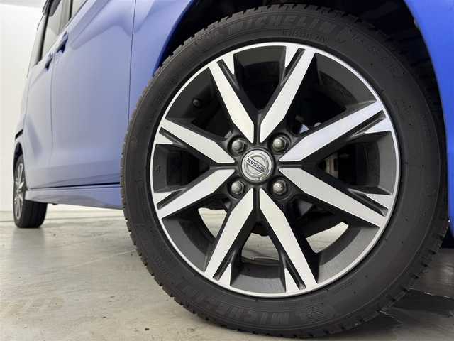 日産 デイズ ルークス HWS X Vセレクション 福岡県 2018(平30)年 2.3万km オーシャンブルーP 純正ナビ（フルセグＴＶ）　/アラウンドビューモニター　/ＥＴＣ　/前方ドライブレコーダー　/コーナーセンサー　/エマージェンシーブレーキ　/レーンキープ　/両側電動スライドドア　/プッシュスタート　/純正１５インチＡＷ