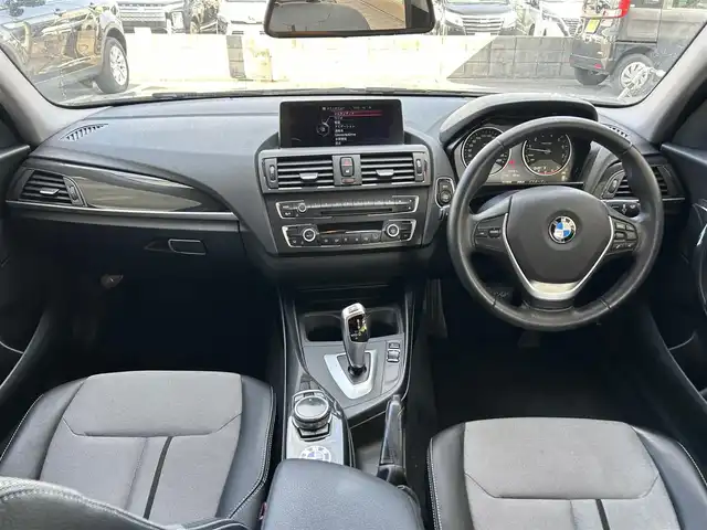 ＢＭＷ １１６ｉ スタイル 兵庫県 2015(平27)年 11.2万km グレー 純正ナビ/(CD/DVD/BT/USB/AUX)/バックカメラ/ETC/後方コーナーセンサー/MTモード付AT/スマートキー/社外フロアマット/純正アルミ16インチ