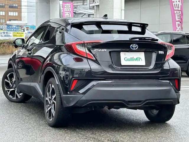 トヨタ Ｃ－ＨＲ G 福岡県 2018(平30)年 4.2万km ブラックマイカ ワンオーナー/禁煙車/純正ディーラーナビ NSZT-Y68T/（Bluetooth・フルセグ・AM・FM・DVD・CD）/クルーズコントロール/ブラインドスポットモニター/レーンアシストコントロール/クリアランスソナー/プリクラッシュセーフティー/電動パーキングブレーキ/車両接近通報一時停止スイッチ/ビルトインETC/バックカメラ/純正ドライブレコーダー/純正フロアマット/純正アルミホイール18/プッシュスタート/ドアバイザー/ウィンカーミラー/取扱説明書/保証書/スペアキー×1