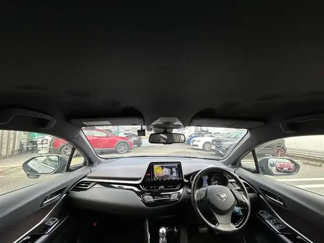 トヨタ Ｃ－ＨＲ G 福岡県 2018(平30)年 4.2万km ブラックマイカ ワンオーナー/禁煙車/純正ディーラーナビ NSZT-Y68T/（Bluetooth・フルセグ・AM・FM・DVD・CD）/クルーズコントロール/ブラインドスポットモニター/レーンアシストコントロール/クリアランスソナー/プリクラッシュセーフティー/電動パーキングブレーキ/車両接近通報一時停止スイッチ/ビルトインETC/バックカメラ/純正ドライブレコーダー/純正フロアマット/純正アルミホイール18/プッシュスタート/ドアバイザー/ウィンカーミラー/取扱説明書/保証書/スペアキー×1