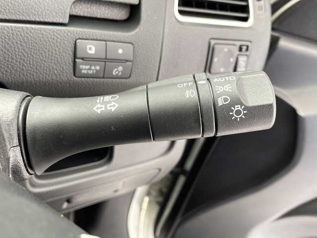 日産 セレナ ハイウェイスター Sハイブリッド 千葉県 2013(平25)年 7.9万km ブリリアントホワイトパール 純正ナビ/　CD/DVD/Bluetooth/フルセグTV/クルーズコントロール/オートライト/フォグランプ/両側パワースライド/ETC/前方ドラレコ/シートバックテーブル/フロアマット/ドアバイザー/電動格納ミラー/スマートキー/スタートボタン/スペアキー
