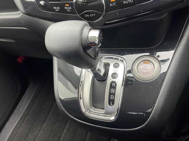 日産 セレナ ハイウェイスター Sハイブリッド 千葉県 2013(平25)年 7.9万km ブリリアントホワイトパール 純正ナビ/　CD/DVD/Bluetooth/フルセグTV/クルーズコントロール/オートライト/フォグランプ/両側パワースライド/ETC/前方ドラレコ/シートバックテーブル/フロアマット/ドアバイザー/電動格納ミラー/スマートキー/スタートボタン/スペアキー