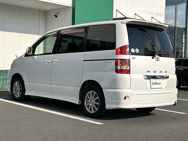 トヨタ ノア X Gセレクション 京都府 2002(平14)年 12.2万km スーパーホワイトⅡ ワンオーナー/純正ナビ(AM、FM、MD、CD、バックカメラ)/ドアバイザー/灰皿/８人乗り/ETC/純正フロアマット/両側スライドドア/スペアキー/ベンチシート