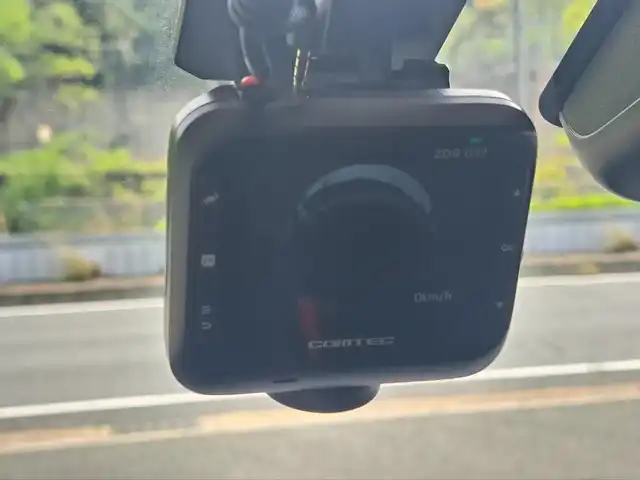 トヨタ ヤリスクロス ハイブリッド G 大阪府 2023(令5)年 1万km プラチナホワイトパールマイカ /トヨタセーフティセンス/　・プリクラッシュセーフティ/　・レーントレーシングアシスト/　・オートマチックハイビーム/　・ロードサインアシスト/　・レーダークルーズコントロール/　・先行車発進告知機能//ワンオーナー//純正ナビ/　AM/FM/USB/Bluetooth/Miracast//フルセグテレビ//バックカメラ//ステアリングヒーター//前後ドライブレコーダー(コムテック:ZDR037)//前席シートヒーター//ETC//LEDヘッドライト//レーダークルーズコントロール//クリアランスソナー//パーキングサポートブレーキ//ブレーキホールド//コーナーセンサー//純正フロアマット//純正18インチアルミホイール//スペアキー//保証書、記録簿、取扱説明書付き