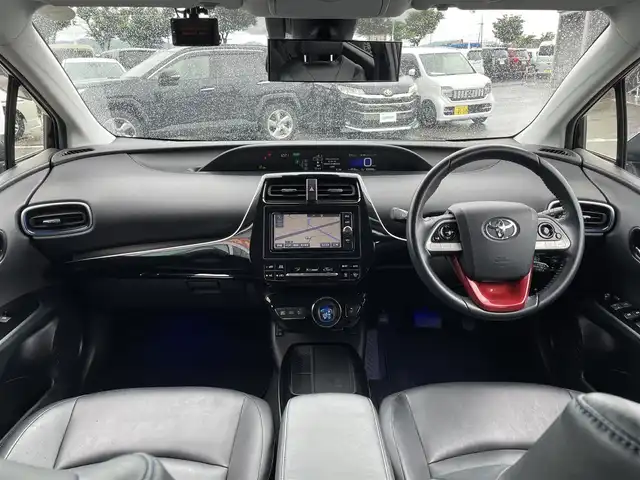 トヨタ プリウス A ツーリングセレクション 和歌山県 2018(平30)年 6.6万km アティチュードブラックマイカ 純正ナビ/フルセグTV/バックカメラ/（BT/CD/DVD)/プリクラッシュセーフティー/レーダークルーズコントロール/レーンディパーチャーアラート/ブラインドスポットモニター/ヘッドアップディスプレイ/車両接近通報装置/クリアランスソナー/横滑り防止装置/前後ドライブレコーダー/ビルトインETC/シートヒーター/LEDヘッドライト/フォグランプ/オートライト/オートマチックハイビーム