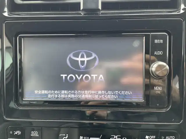 トヨタ プリウス A ツーリングセレクション 和歌山県 2018(平30)年 6.6万km アティチュードブラックマイカ 純正ナビ/フルセグTV/バックカメラ/（BT/CD/DVD)/プリクラッシュセーフティー/レーダークルーズコントロール/レーンディパーチャーアラート/ブラインドスポットモニター/ヘッドアップディスプレイ/車両接近通報装置/クリアランスソナー/横滑り防止装置/前後ドライブレコーダー/ビルトインETC/シートヒーター/LEDヘッドライト/フォグランプ/オートライト/オートマチックハイビーム