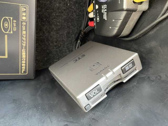 トヨタ ランドクルーザー VX－LTD Gセレクション 新潟県 2001(平13)年 18.2万km ホワイトパールマイカ 純正ナビ/前席シートヒーター/前席パワーシート/ベットキット/AHC/ETC/ルーフレール/保証書/取扱説明書