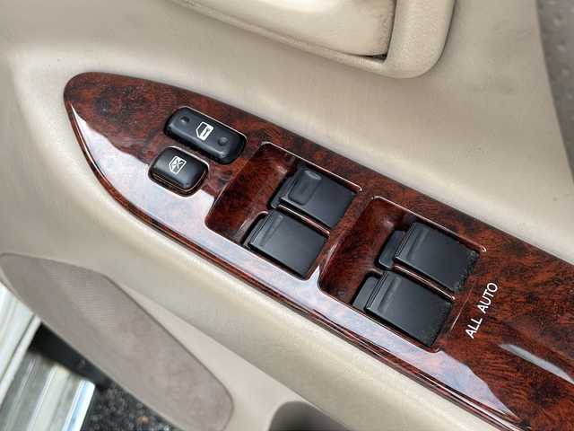 トヨタ ランドクルーザー VX－LTD Gセレクション 新潟県 2001(平13)年 18.2万km ホワイトパールマイカ 純正ナビ/前席シートヒーター/前席パワーシート/ベットキット/AHC/ETC/ルーフレール/保証書/取扱説明書