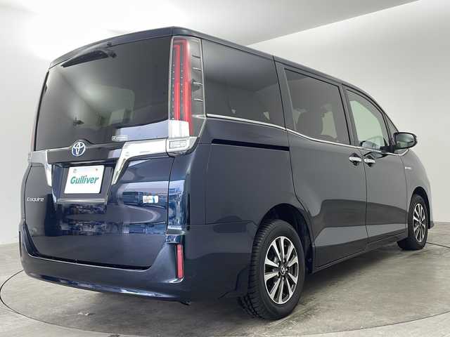 トヨタ エスクァイア ハイブリッド Gi 兵庫県 2019(平31)年 6万km ブラッキッシュアゲハガラスフレーク ・社外ナビ/CD/DVD/BT/USB/HDMI/TV/・社外リアフリップダウンモニター/・クルーズコントロール/・両側パワースライド/・LEDオートライト/・オートマチックハイビーム/・トヨタセーフティセンス/・プリクラッシュセーフティ/・レーンキープアシスト/・バックカメラ/・シートヒーター（運転席＋助手席）/・レザーシート/・ウォークスルー/・ETC/・スマートキー/・プッシュスタート/・コンビステアリング/・純正アルミホイール/・純正フロアマット/・AC100V充電/・WAC
