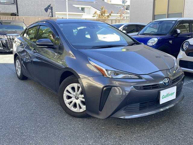 トヨタ プリウス S 福岡県 2019(平31)年 5.4万km グレーメタリック ワンオーナー/純正ナビ/（AM/FM/CD/DVD/SD/Bluetooth/フルセグTV）/横滑り防止/クルーズコントロール追従あり/レーンキープ/ハンズフリー/ドライブレコーダー前（SDカード有り）/ビルドインETC/オートライト/オートマチックハイビーム/パーキングアシスト/電格ミラー/純正フロアマット/LEDライト/プッシュスタート/DRIVEモード/EVモード/保証書/取扱説明書